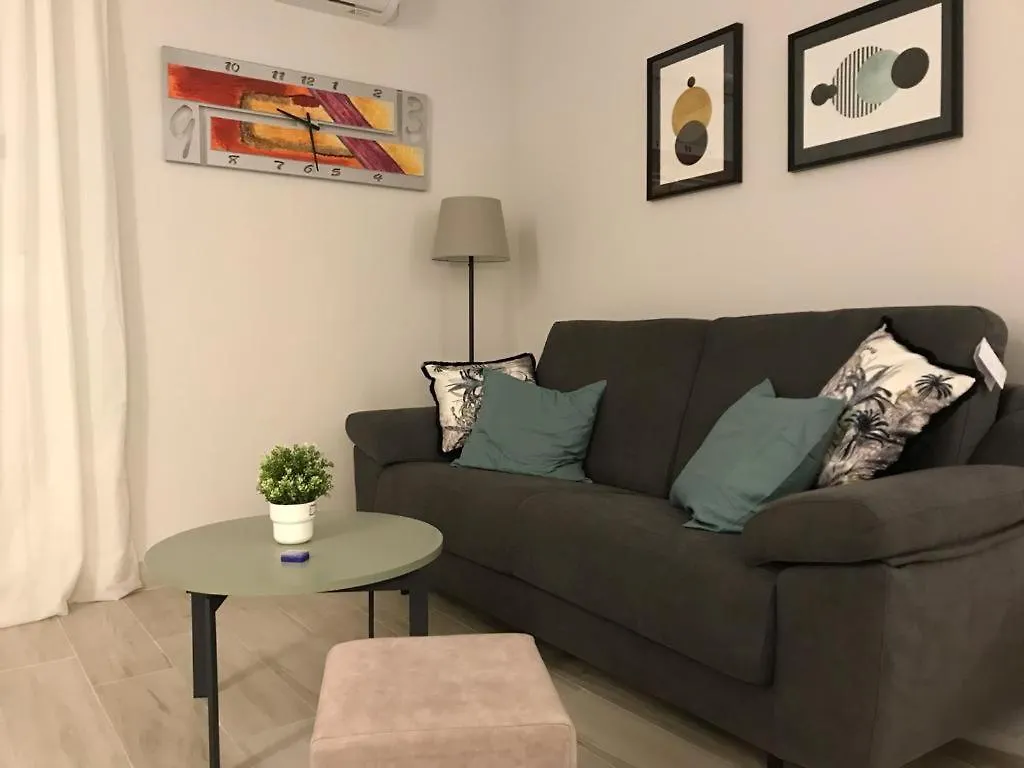 En Triana: Junto San Jacinto Parking Opcional Apartment Seville