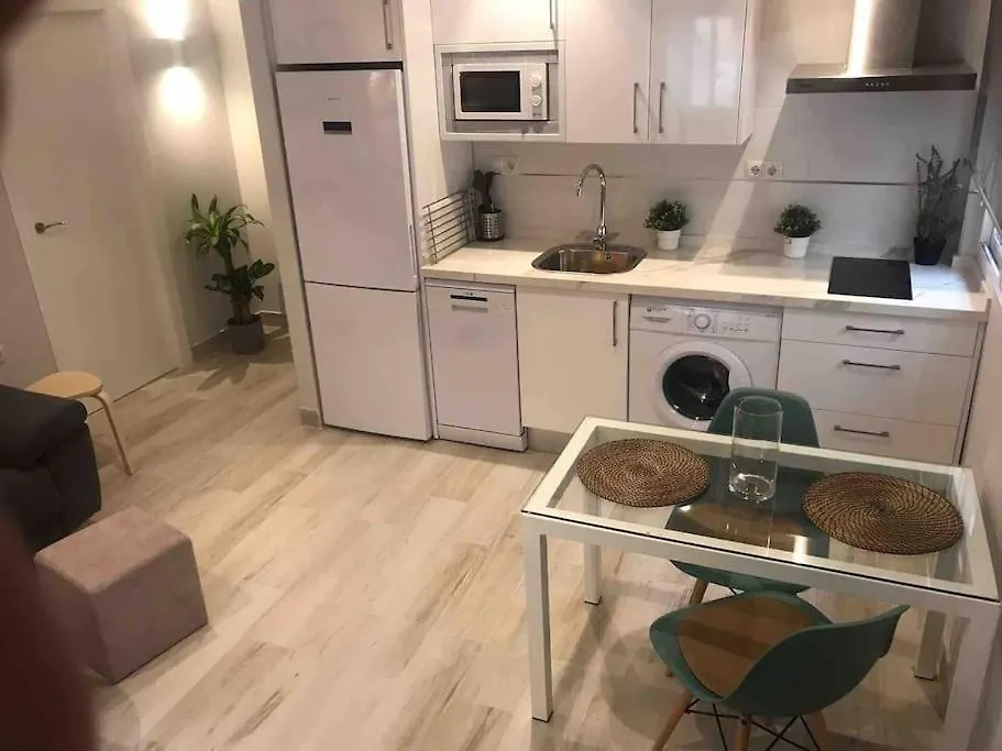 En Triana: Junto San Jacinto Parking Opcional Apartment Seville